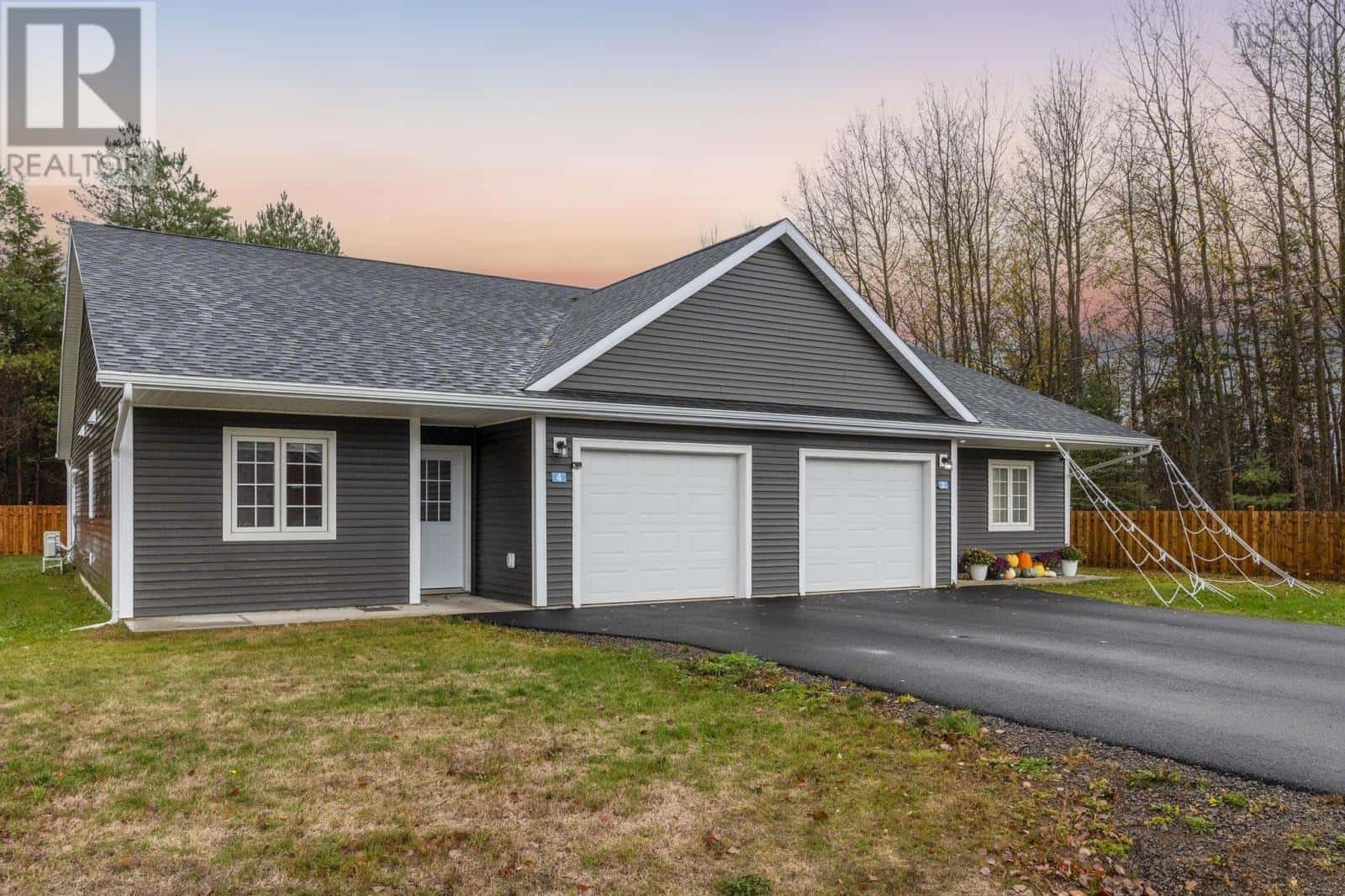 21 2 & 4 Chateau Court — Nictaux, Nova Scotia - Photo 2 of 25