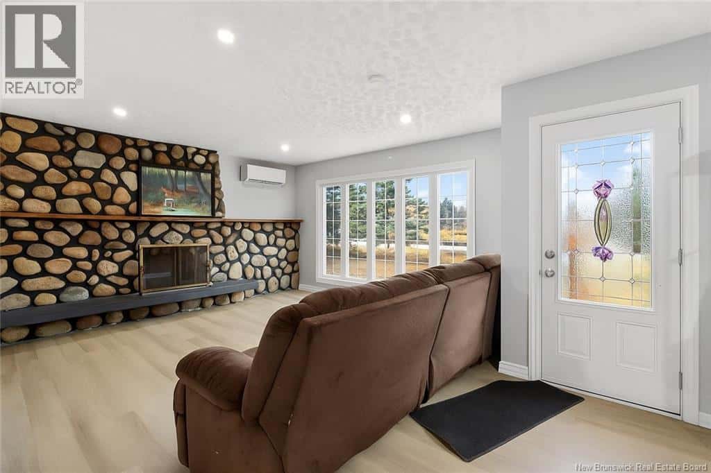 10406 Route 134 — Saint-Louis-De-Kent, New Brunswick - Photo 3 of 17