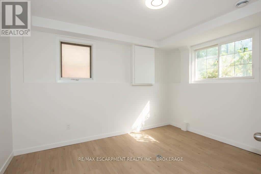 LOWER - 6245 ELDORADO AVENUE — Niagara Falls (West Wood), Ontario - Photo 3 of 5