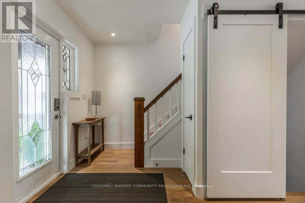 284 HOUGHTON AVENUE S — Hamilton (Delta), Ontario - Photo 5 of 50