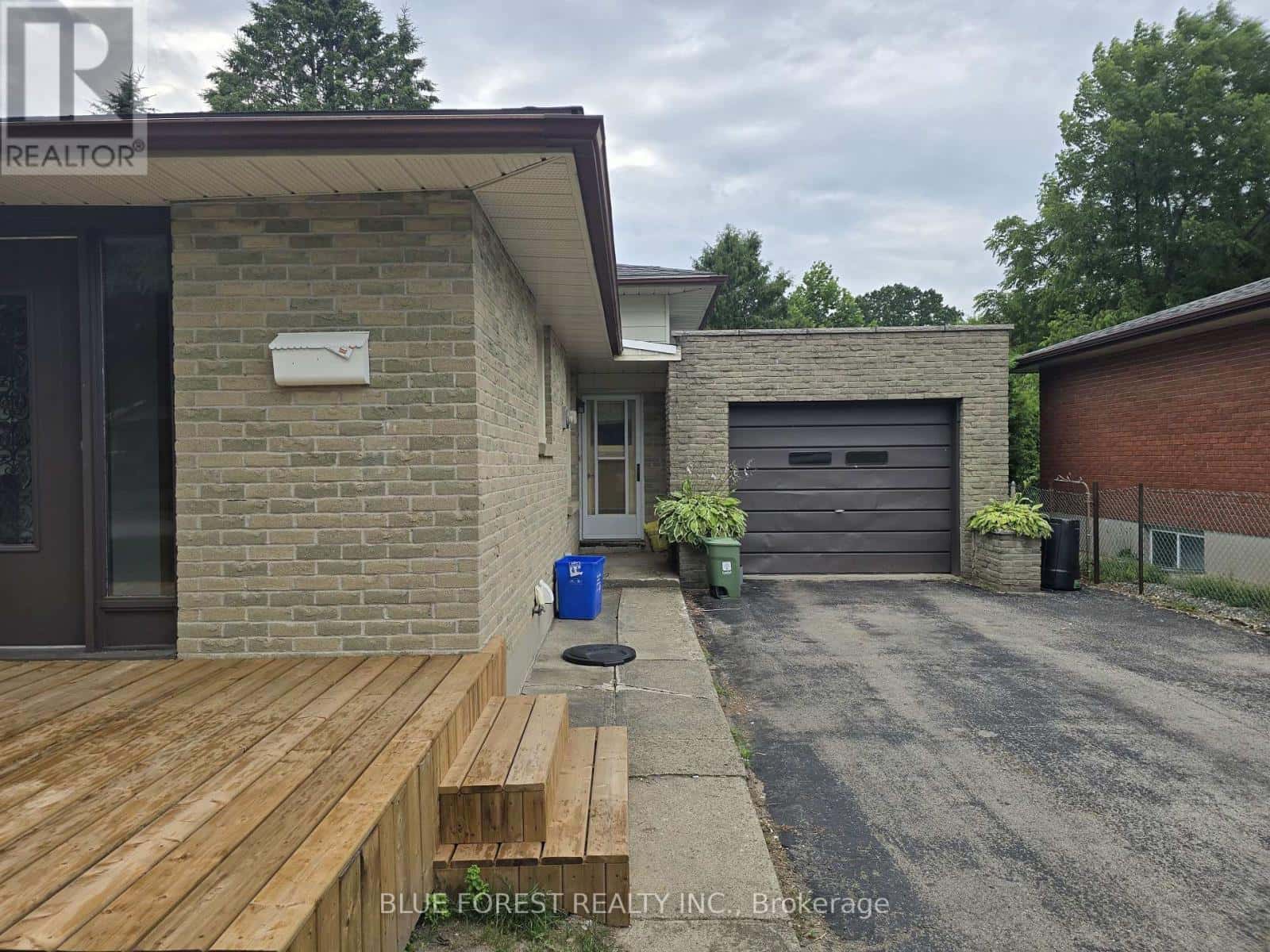 27 HAMBER COURT — London East (East O), Ontario - Photo 2 of 22