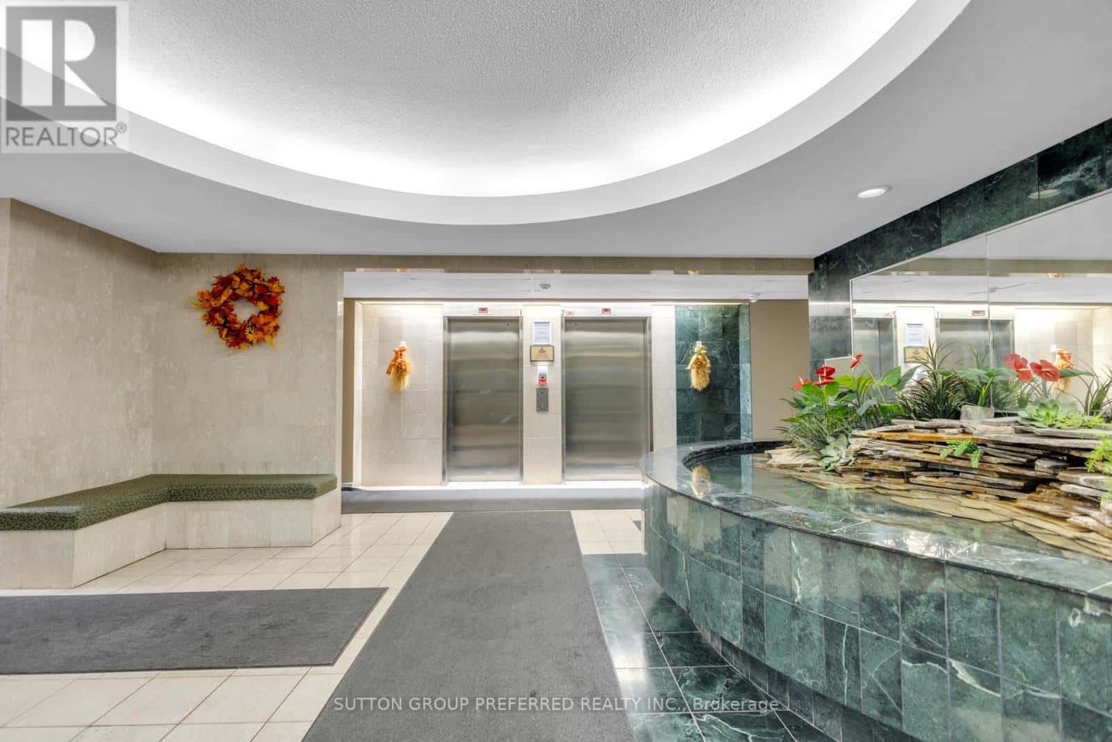 1201 - 744 WONDERLAND ROAD S — London South (South N), Ontario - Photo 4 of 36