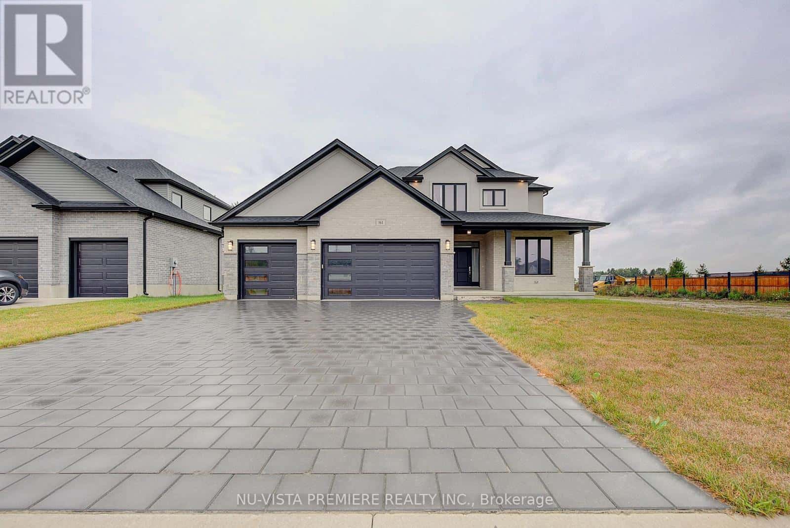 161 MCLEOD STREET — North Middlesex (Parkhill), Ontario - Photo 2 of 37