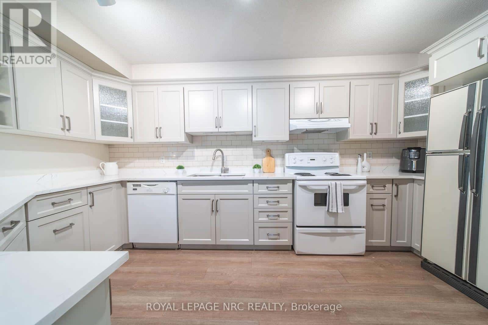 203 - 8111 FOREST GLEN DRIVE — Niagara Falls (Mt. Carmel), Ontario - Photo 2 of 26