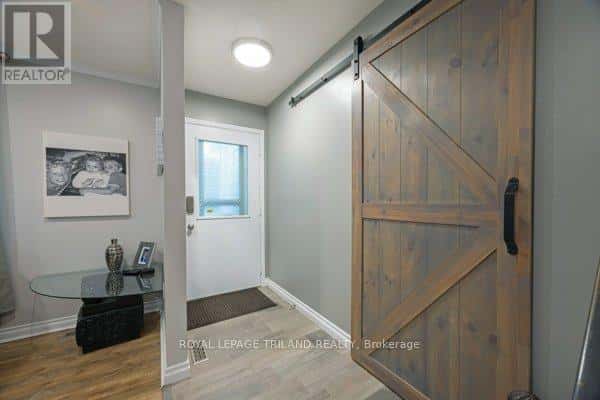 17 WINDING WAY CRESCENT — London North (North F), Ontario - Photo 4 of 44