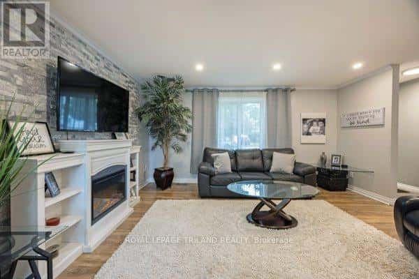 17 WINDING WAY CRESCENT — London North (North F), Ontario - Photo 5 of 44