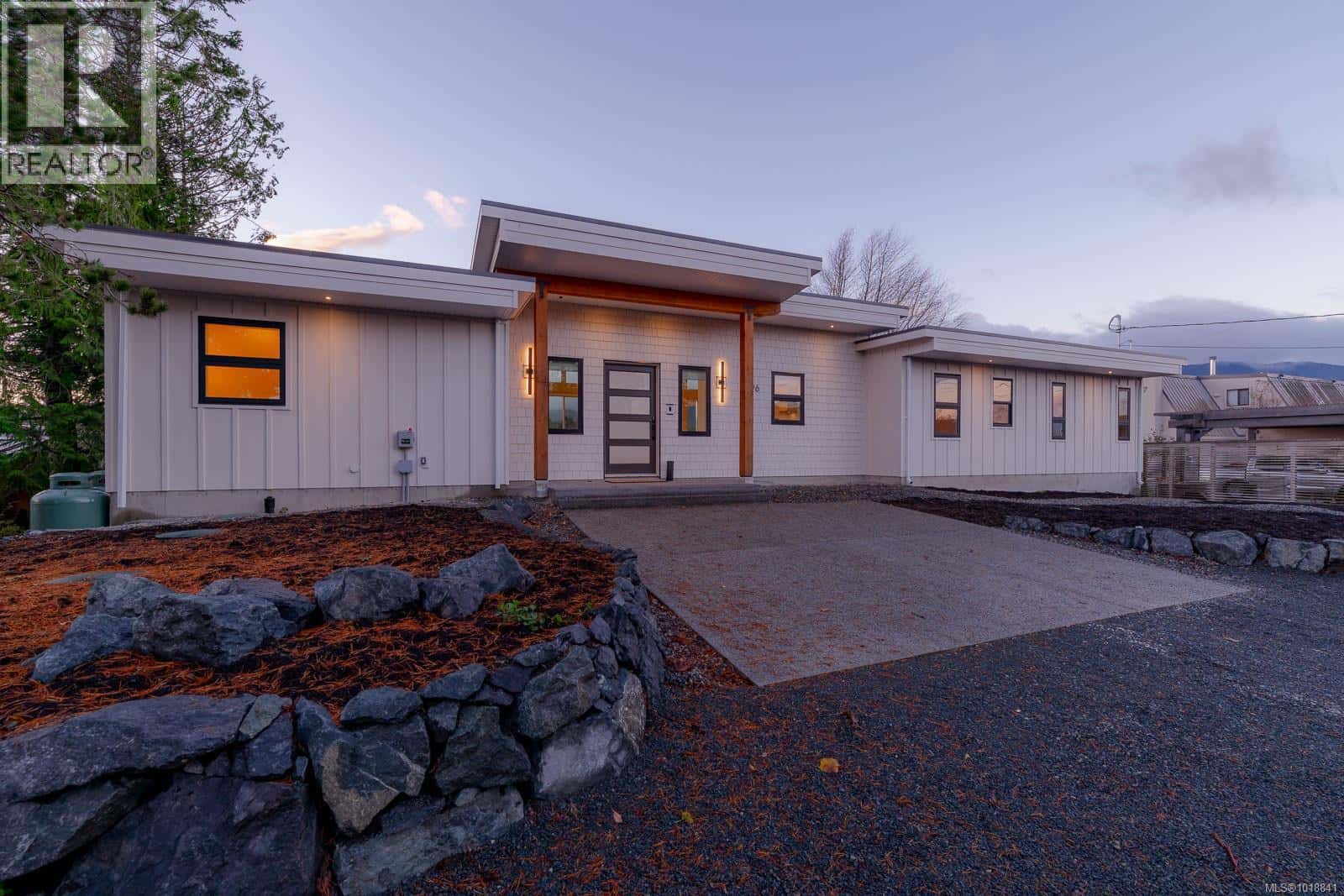 5496 Deep Bay Dr — Bowser, British Columbia - Photo 2 of 63