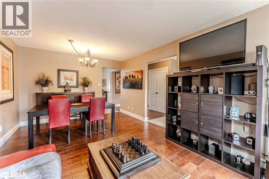 122 FLETCHER Street — Bradford, Ontario - Photo 2 of 17