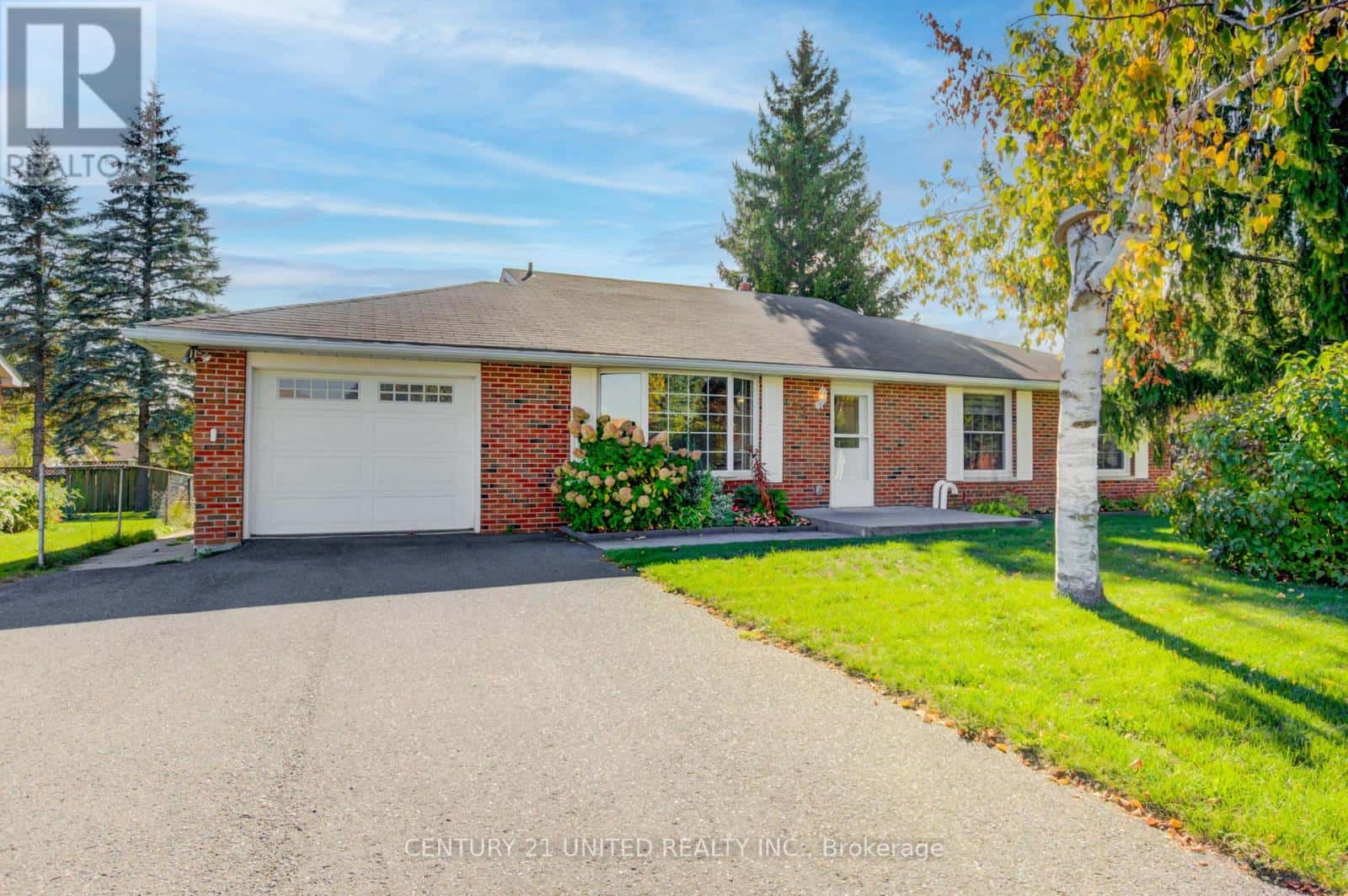 233 MARKET STREET — Trent Hills (Campbellford), Ontario - Photo 2 of 49