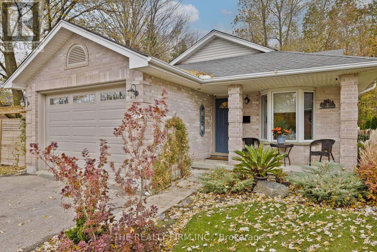 276 FERNDALE AVENUE — London South (South P), Ontario - Photo 2 of 48