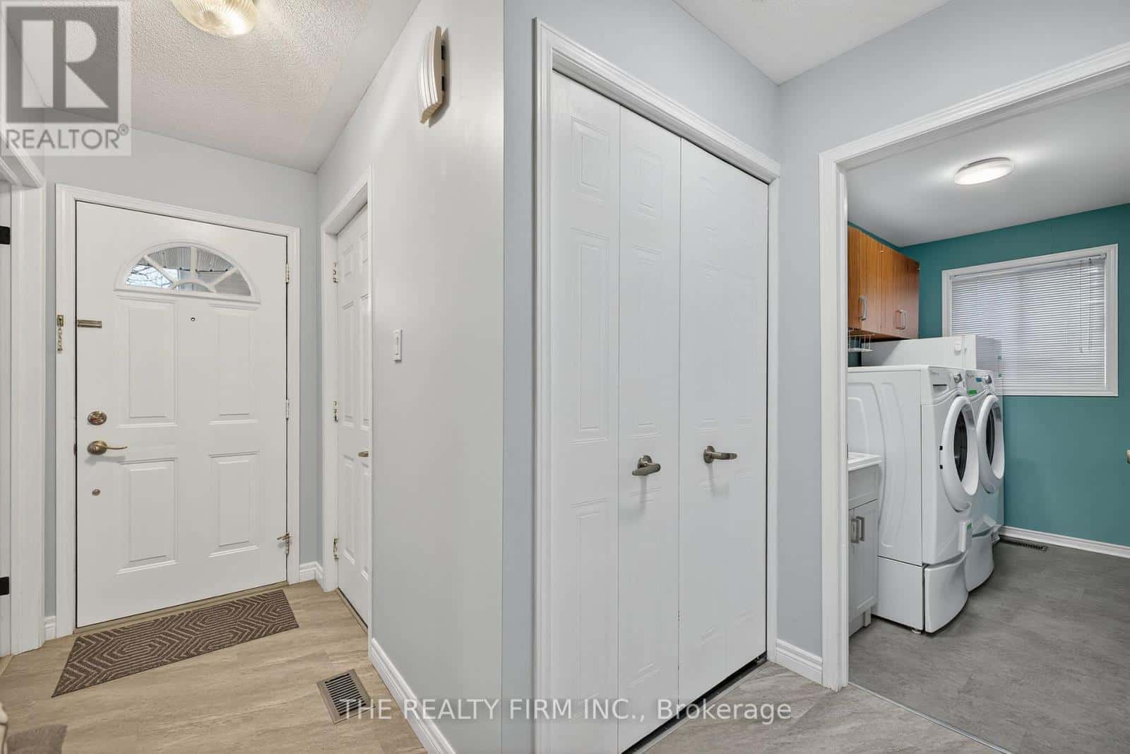 276 FERNDALE AVENUE — London South (South P), Ontario - Photo 3 of 48