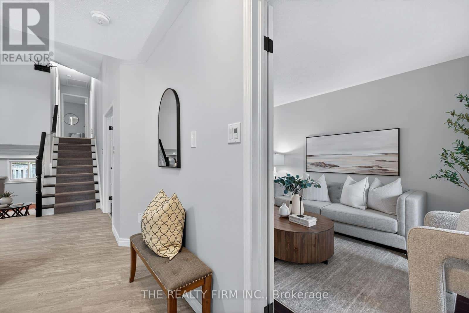 276 FERNDALE AVENUE — London South (South P), Ontario - Photo 5 of 48