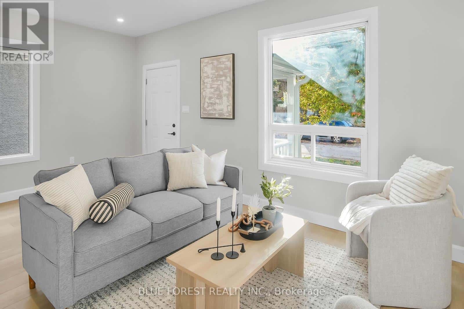 10 JOSEPHINE STREET — London South (South I), Ontario - Photo 4 of 31