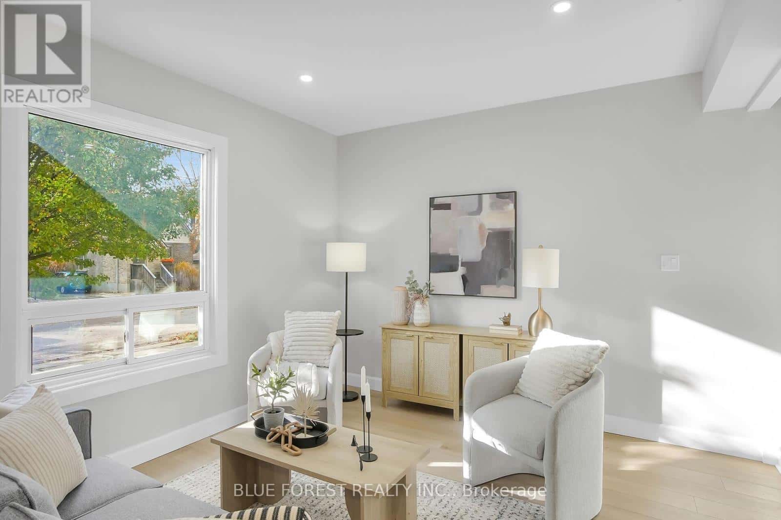 10 JOSEPHINE STREET — London South (South I), Ontario - Photo 5 of 31