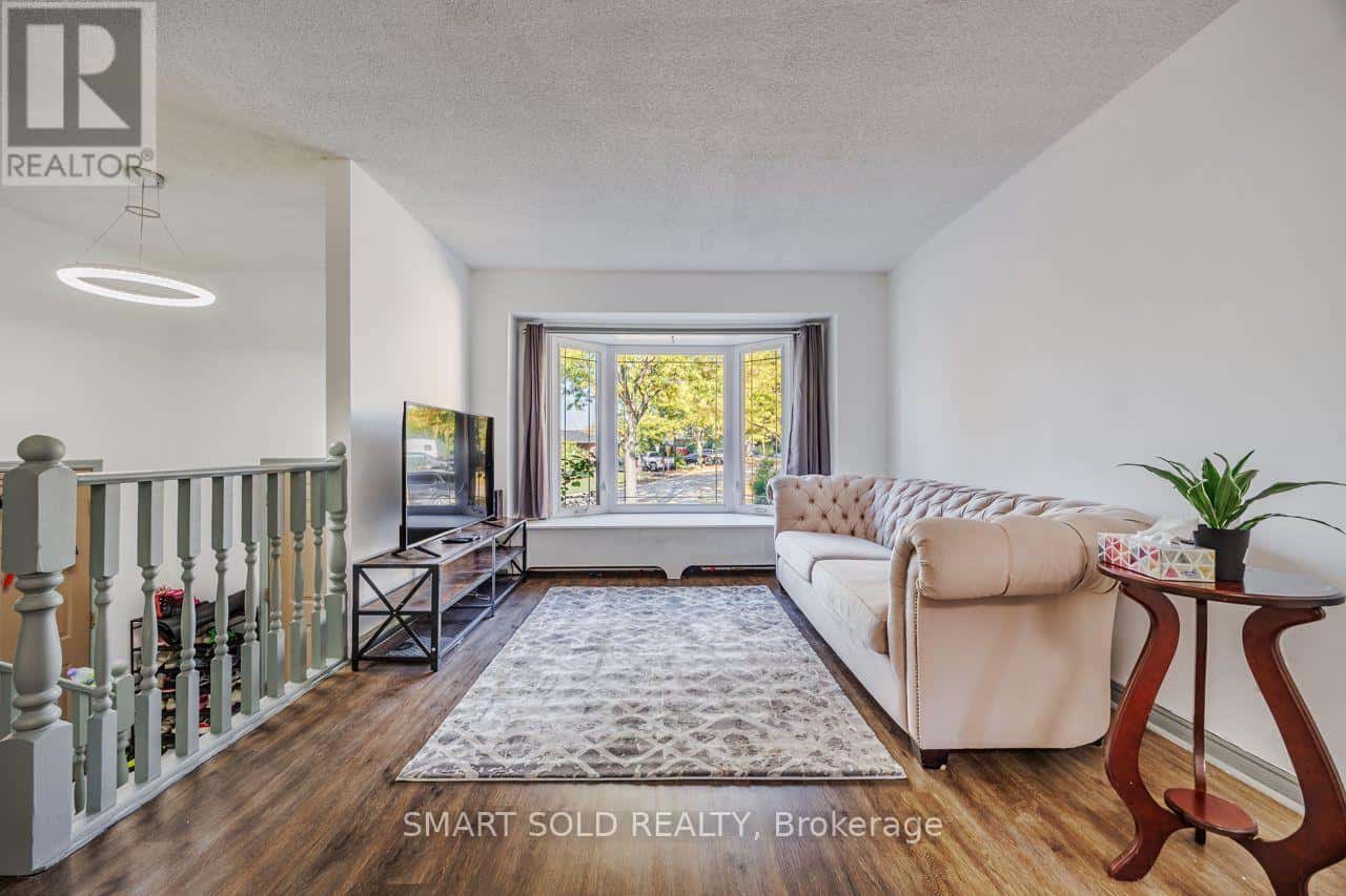 44 HEMLOCK STREET — St. Catharines (Burleigh Hill), Ontario - Photo 3 of 24