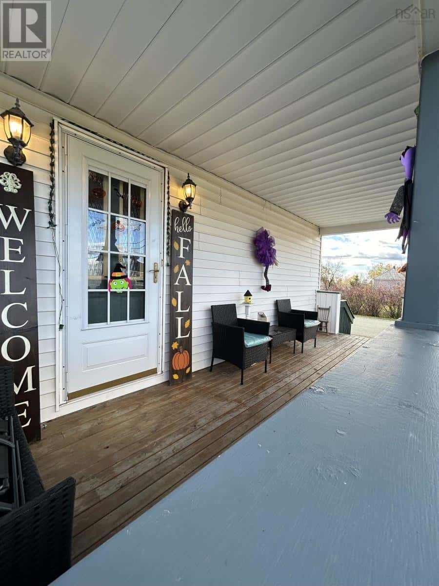 92 Victoria Street — Springhill, Nova Scotia - Photo 5 of 22