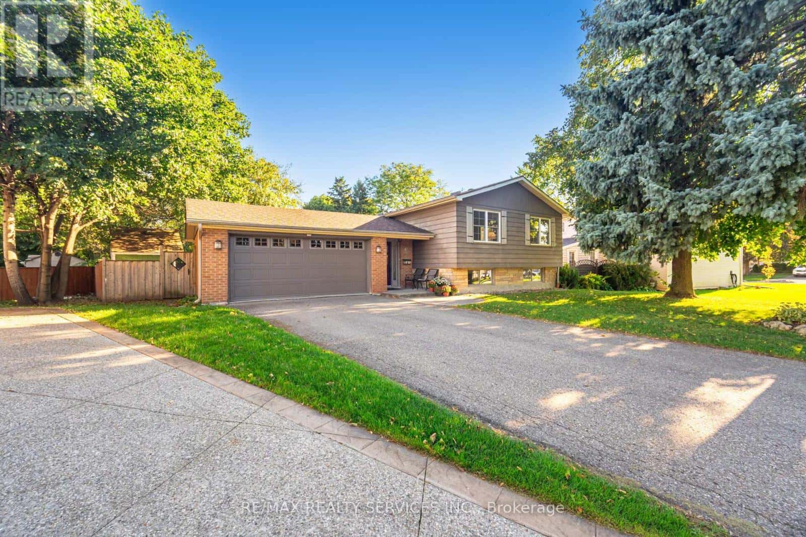 3 CONWAY COURT — Brampton (Avondale), Ontario - Photo 2 of 36