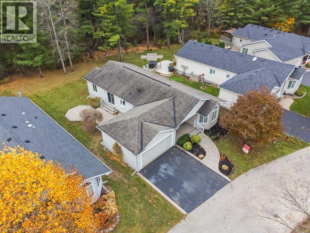 117 BUSHMILL Circle — Freelton, Ontario - Photo 4 of 49