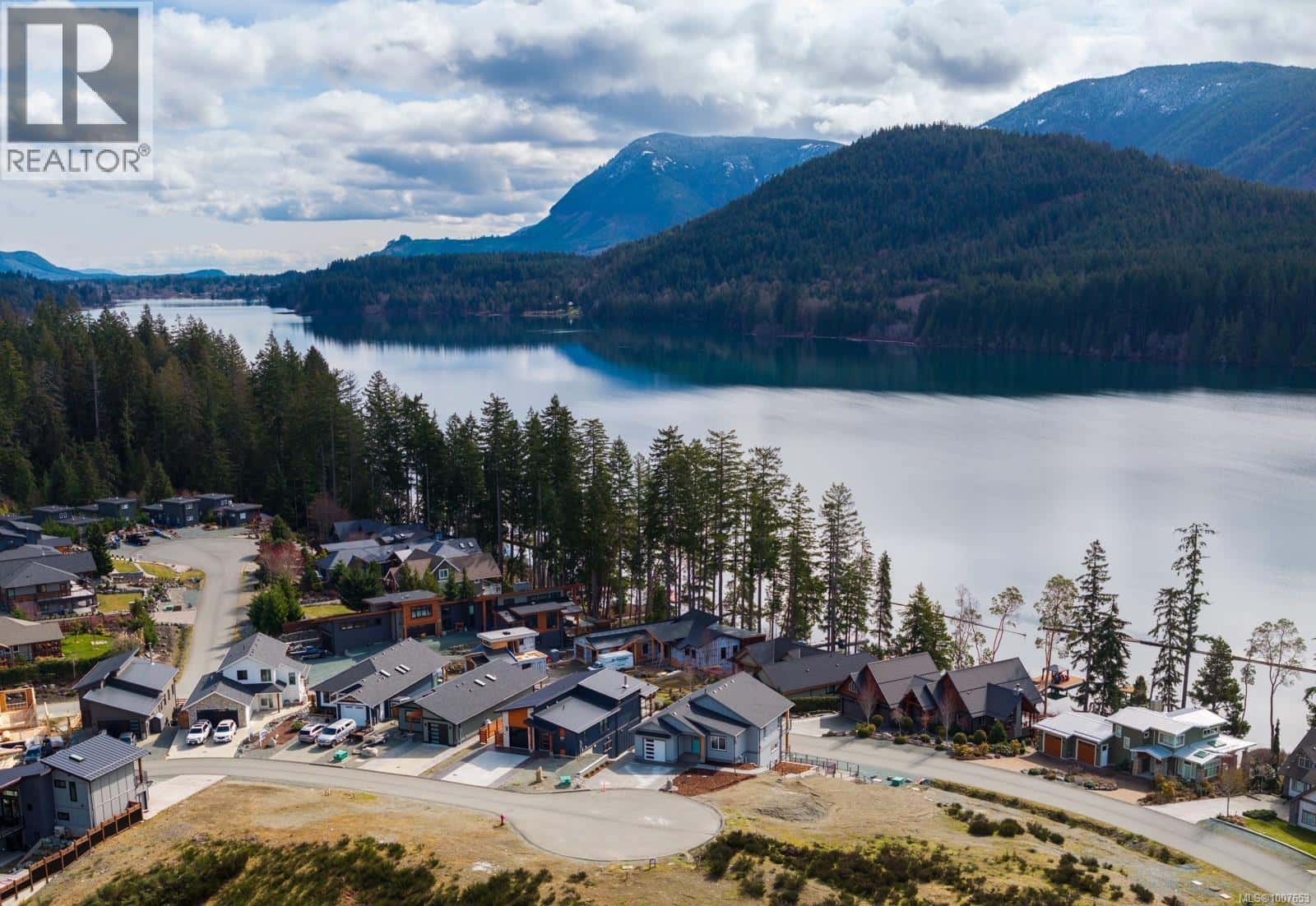 9394 Lakefront Rise — Lake Cowichan, British Columbia - Photo 2 of 66