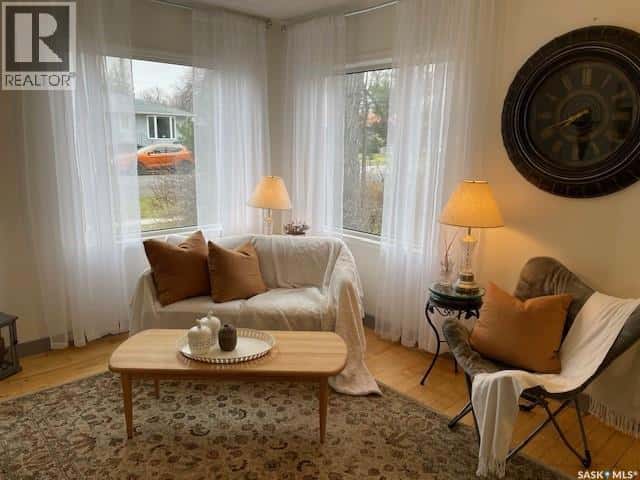 410 1st STREET — Kipling, Saskatchewan - Photo 3 of 30