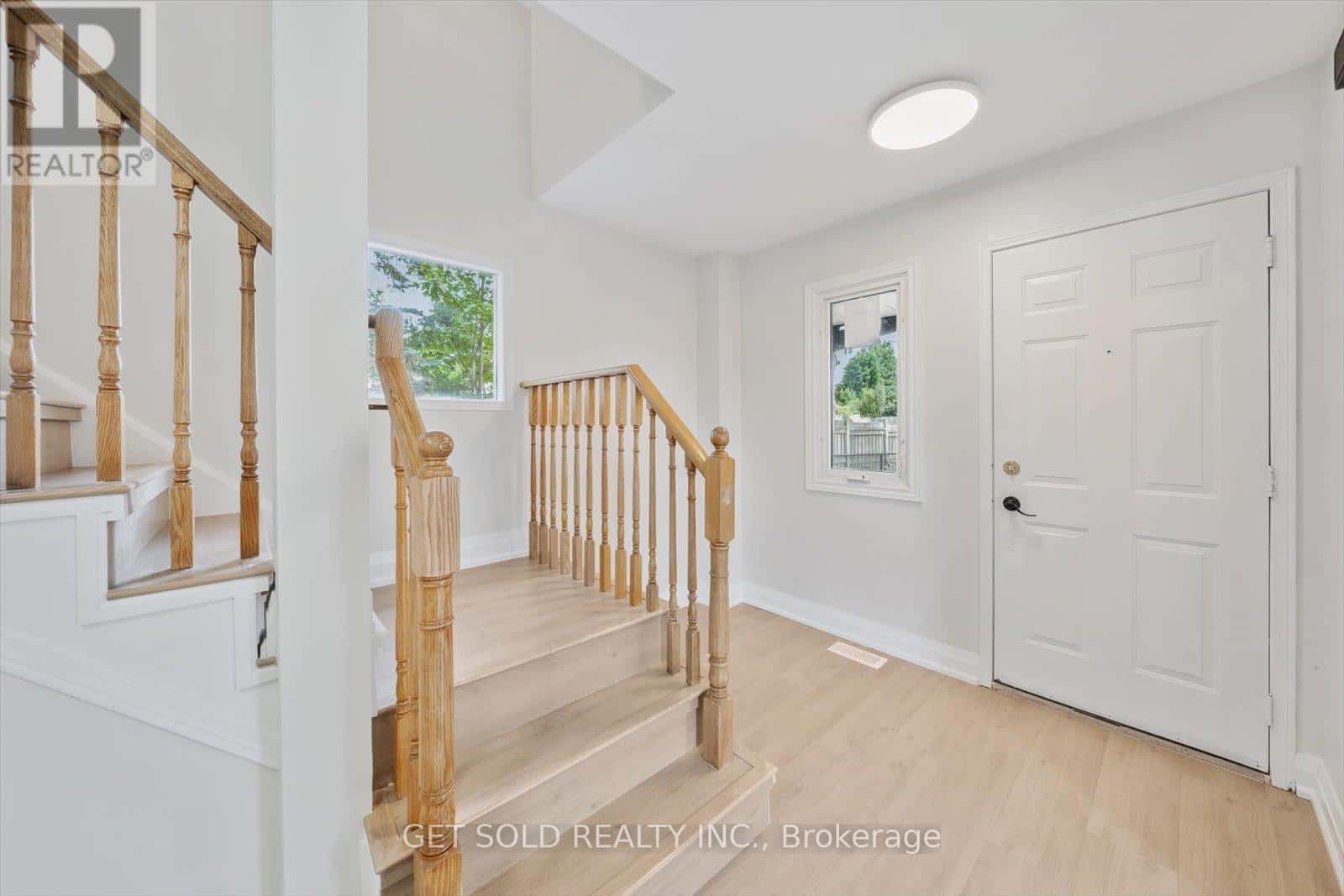 232 KOZLOV STREET — Barrie (West Bayfield), Ontario - Photo 2 of 32