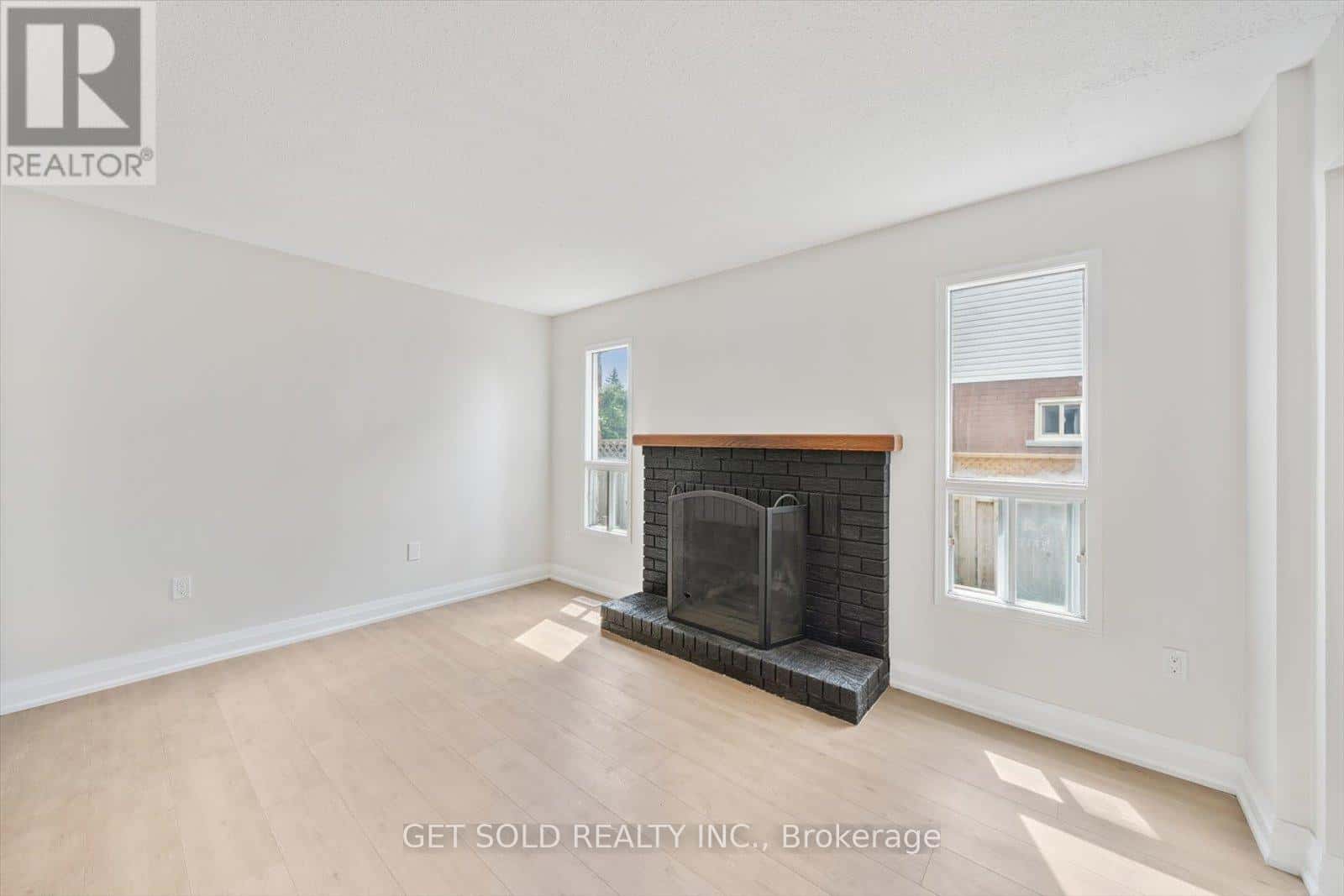 232 KOZLOV STREET — Barrie (West Bayfield), Ontario - Photo 3 of 32