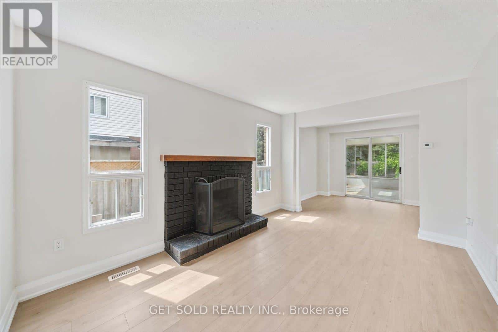 232 KOZLOV STREET — Barrie (West Bayfield), Ontario - Photo 4 of 32