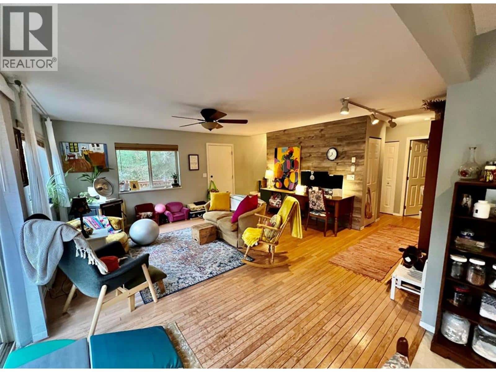 702 CHARTER ROAD — Mayne Island, British Columbia - Photo 3 of 8