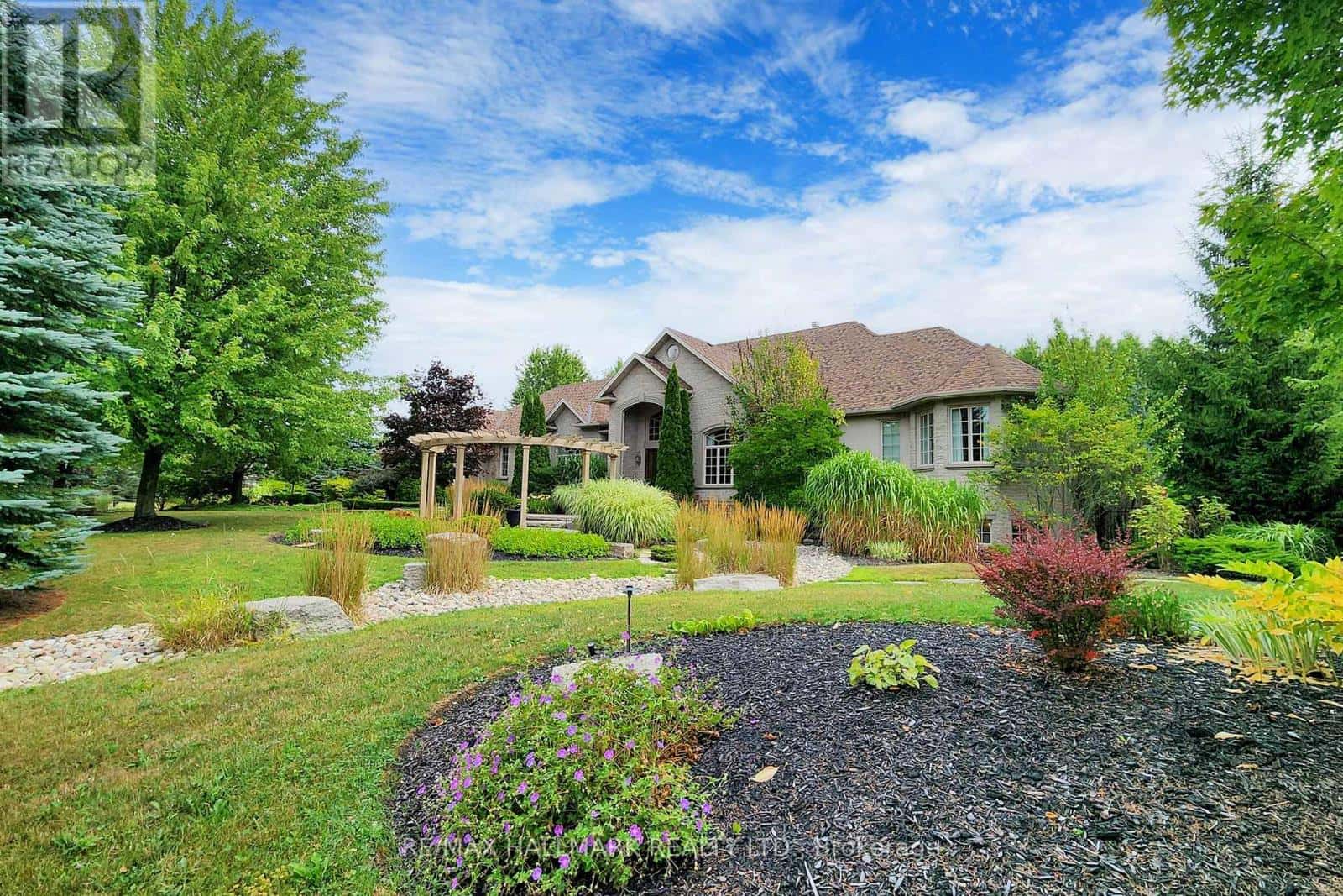 63 GRAYFIELD DRIVE — Whitchurch-Stouffville (Ballantrae), Ontario - Photo 3 of 49