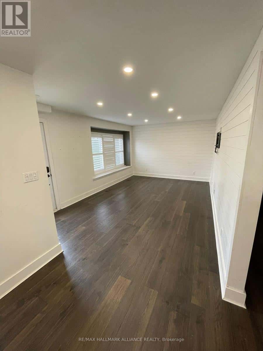 22 BEVAN COURT — Hamilton (Rosedale), Ontario - Photo 2 of 20