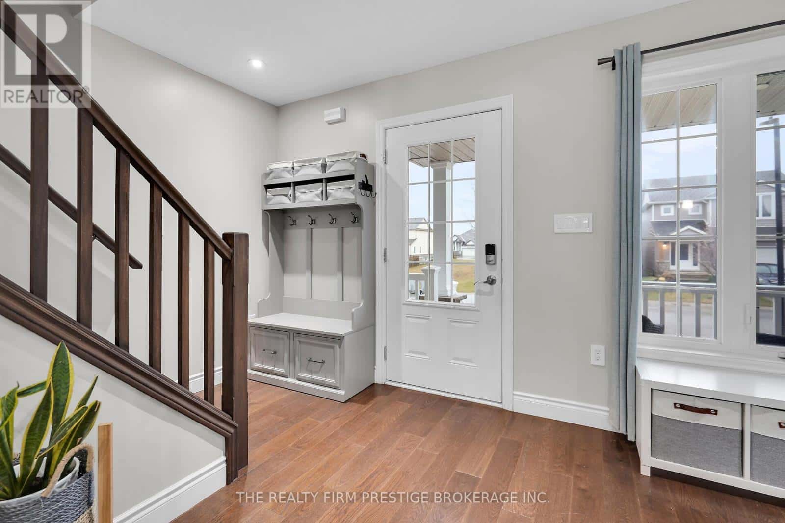 27 WILLIS AVENUE — Strathroy-Caradoc (SE), Ontario - Photo 3 of 37