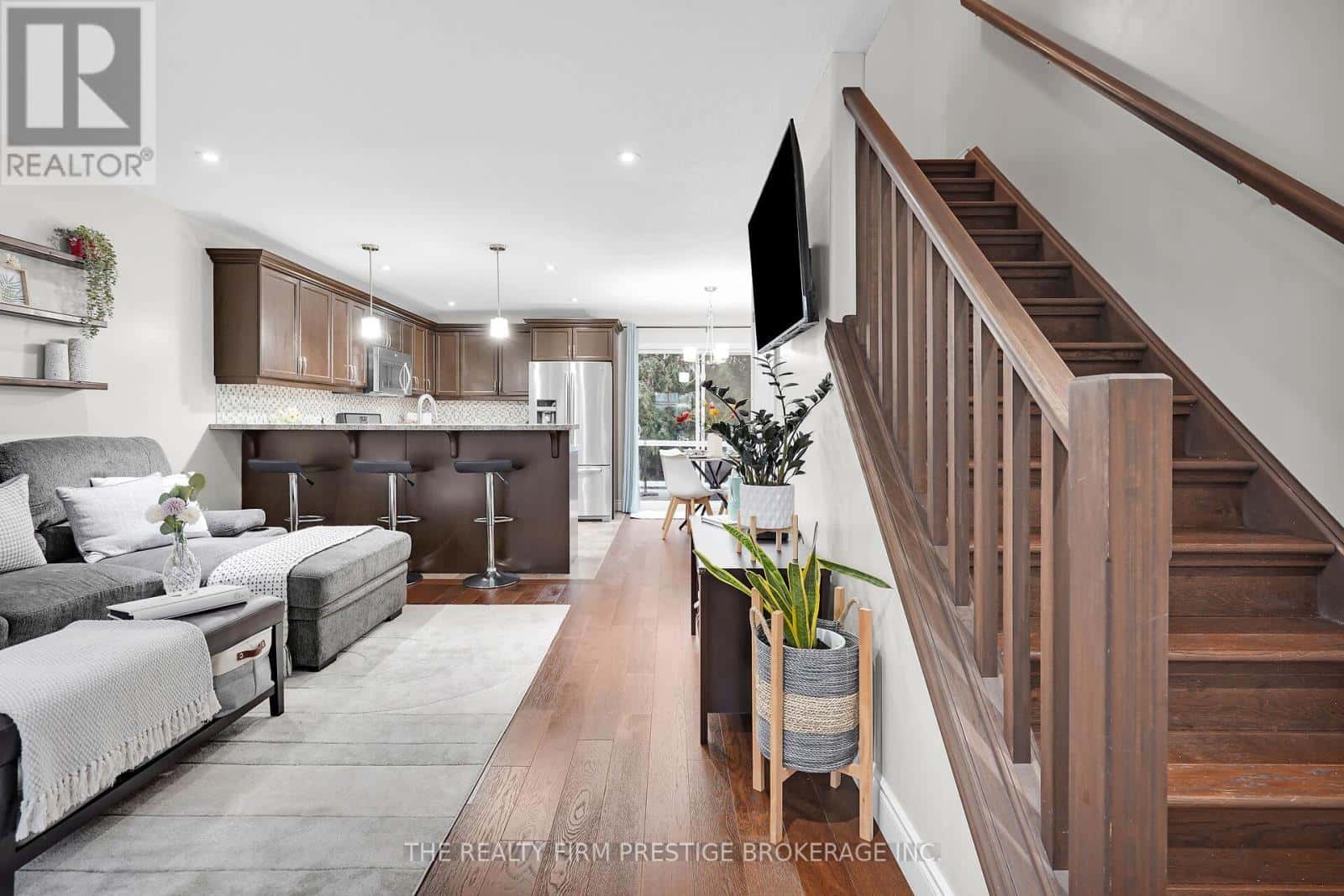 27 WILLIS AVENUE — Strathroy-Caradoc (SE), Ontario - Photo 4 of 37