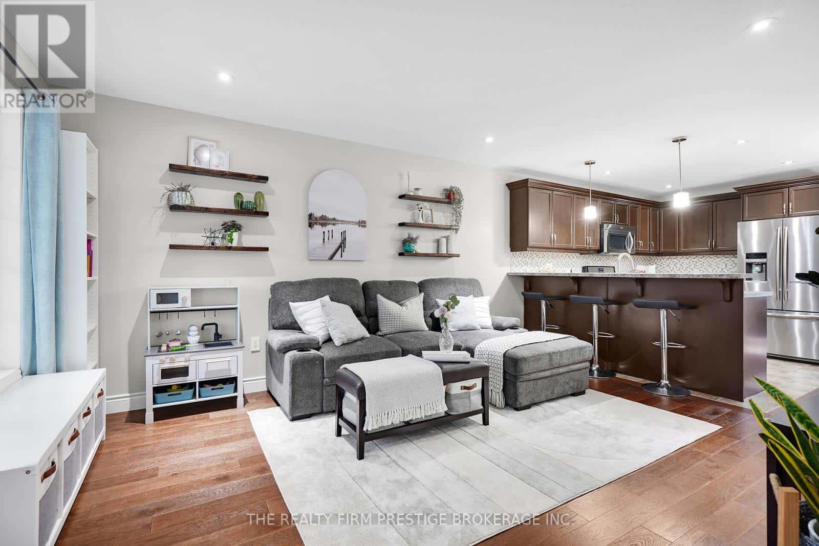 27 WILLIS AVENUE — Strathroy-Caradoc (SE), Ontario - Photo 5 of 37