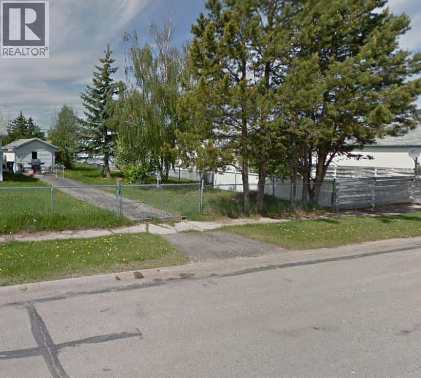 9820 99 Street — Wembley, Alberta - Photo 2 of 4