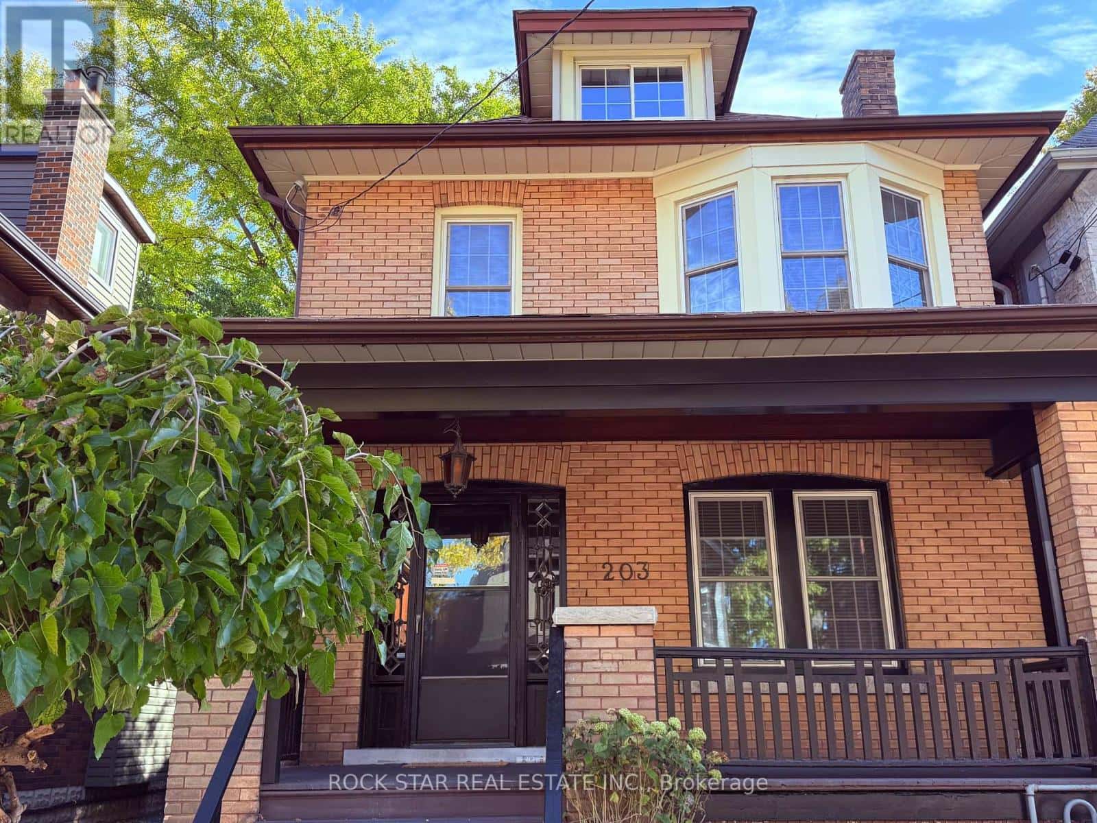 203 FAIRLEIGH AVENUE S — Hamilton (St. Clair), Ontario - Photo 2 of 23