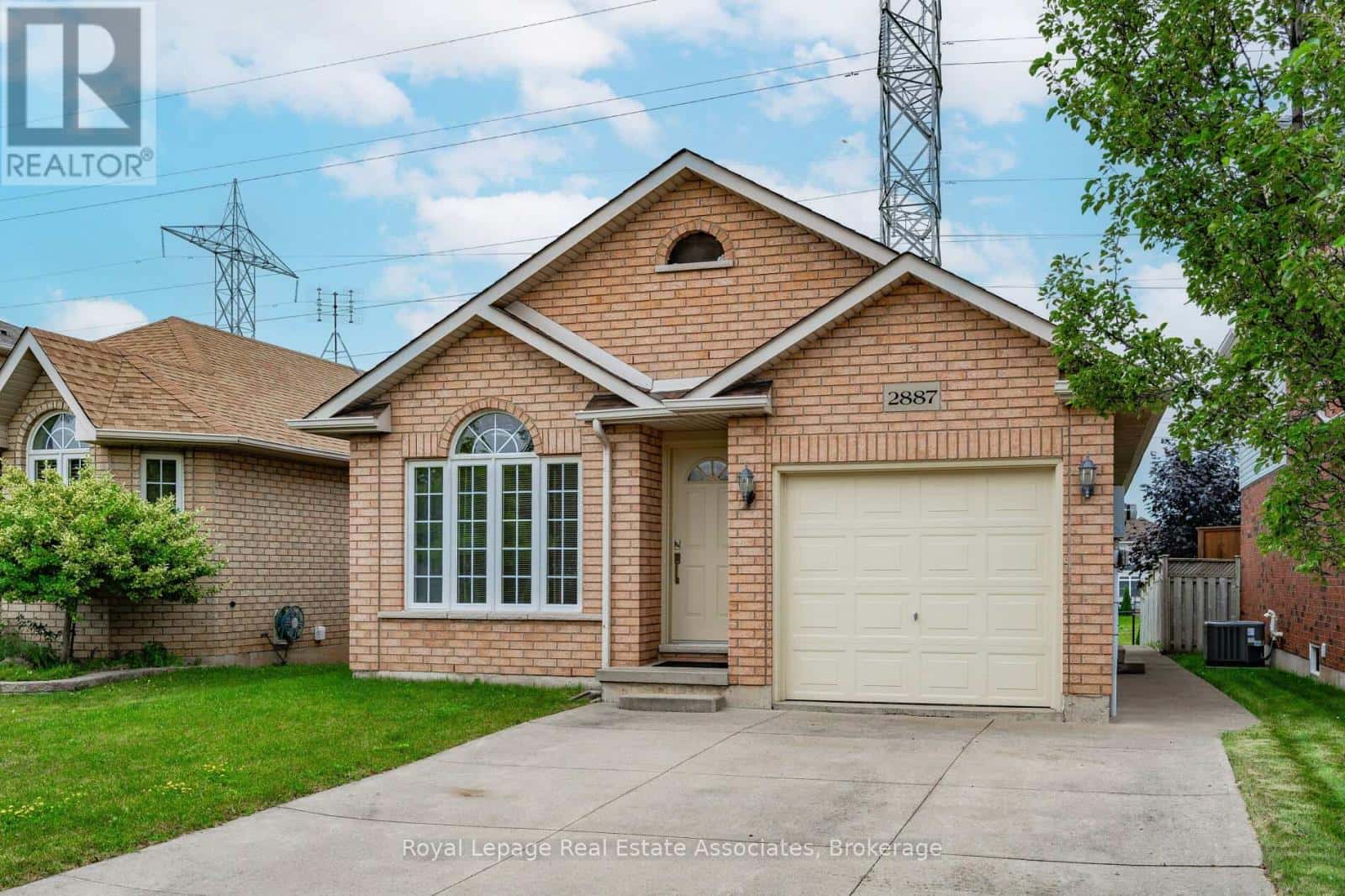 2887 DARIEN ROAD — Burlington (Rose), Ontario - Photo 2 of 42