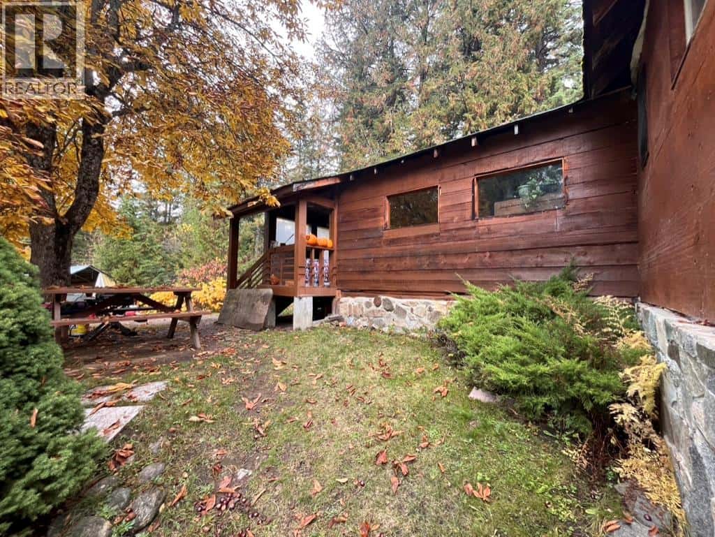 7476 Highway 6 Highway — Winlaw, British Columbia - Photo 2 of 41