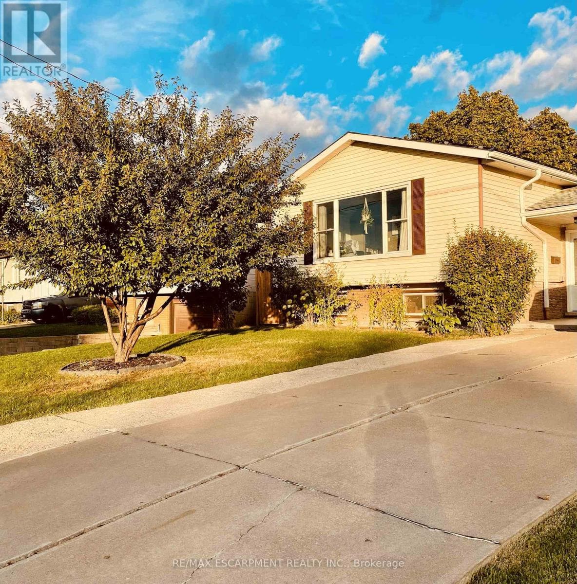 LOWER - 143 HIGHRIDGE AVENUE — Hamilton (Riverdale), Ontario - Main photo