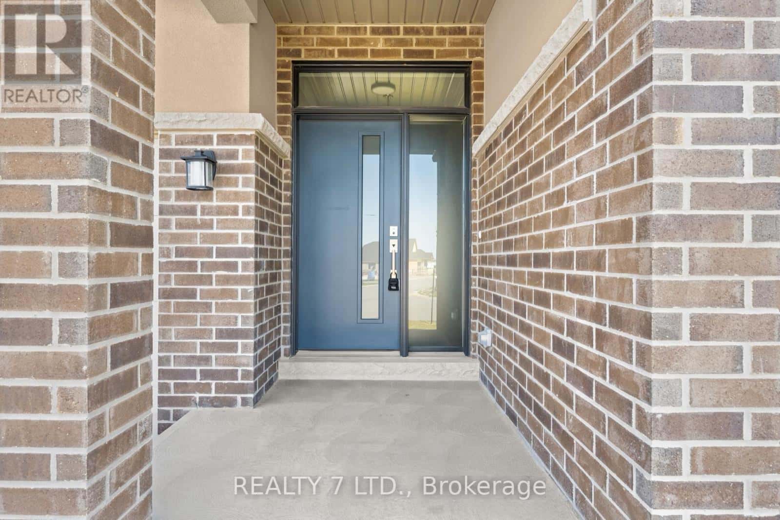 566 OLD COURSE TRAIL — Welland (Hwy 406/Welland), Ontario - Photo 3 of 41