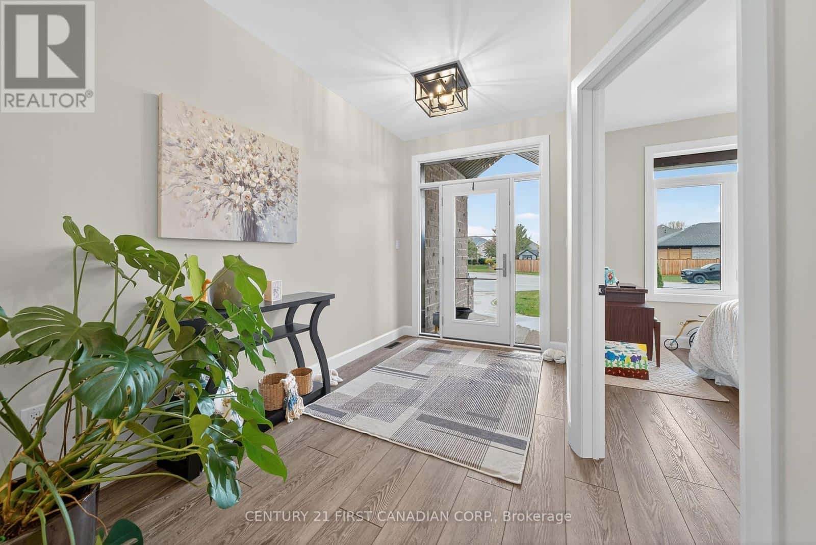 113 MACDONALD STREET — Lambton Shores (Forest), Ontario - Photo 4 of 38