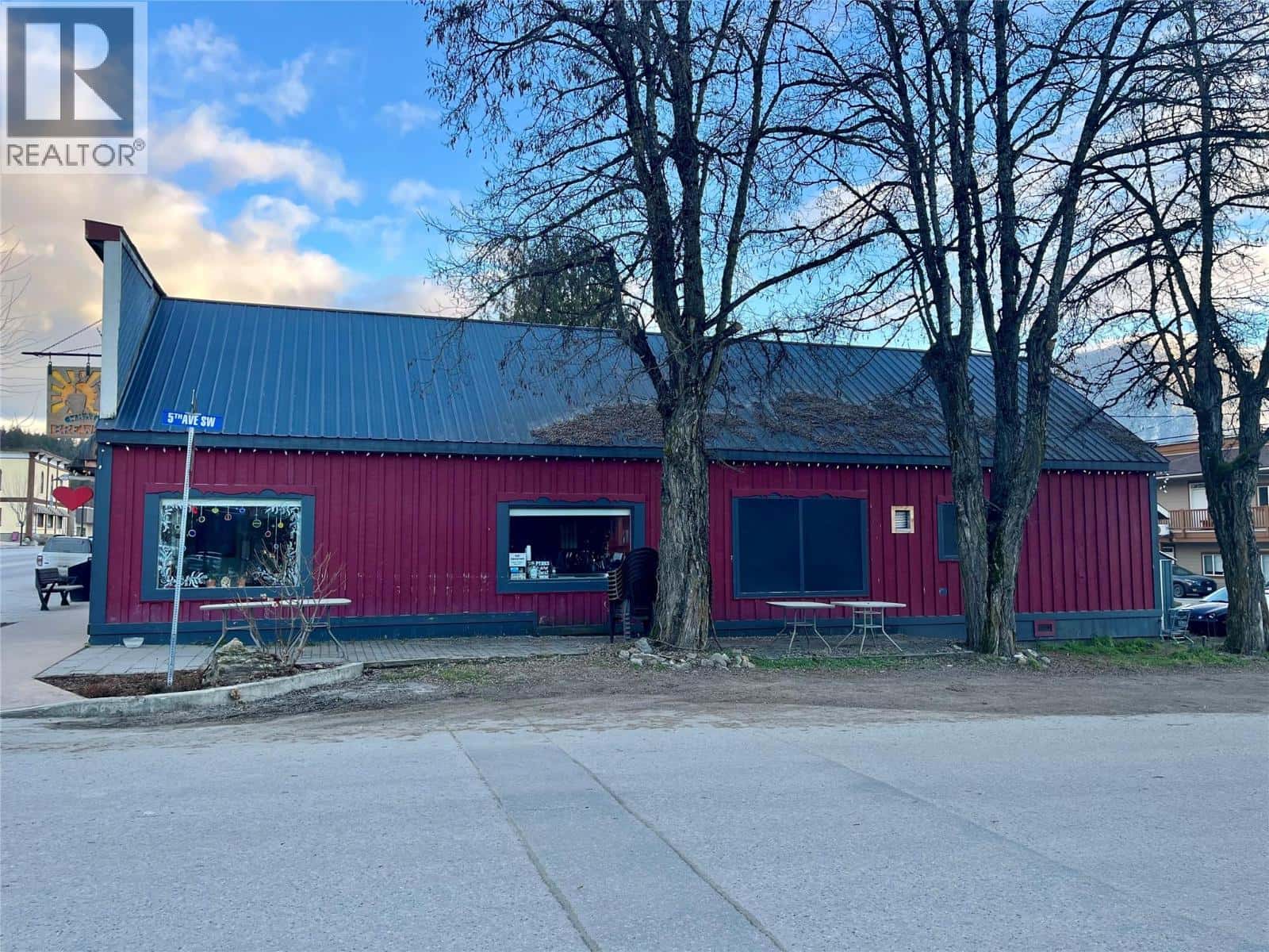 420 Broadway Street — Nakusp, British Columbia - Photo 4 of 28