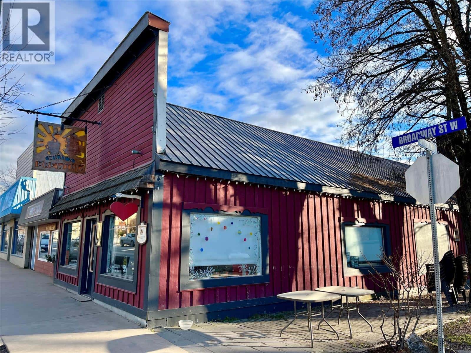 420 Broadway Street — Nakusp, British Columbia - Photo 2 of 28