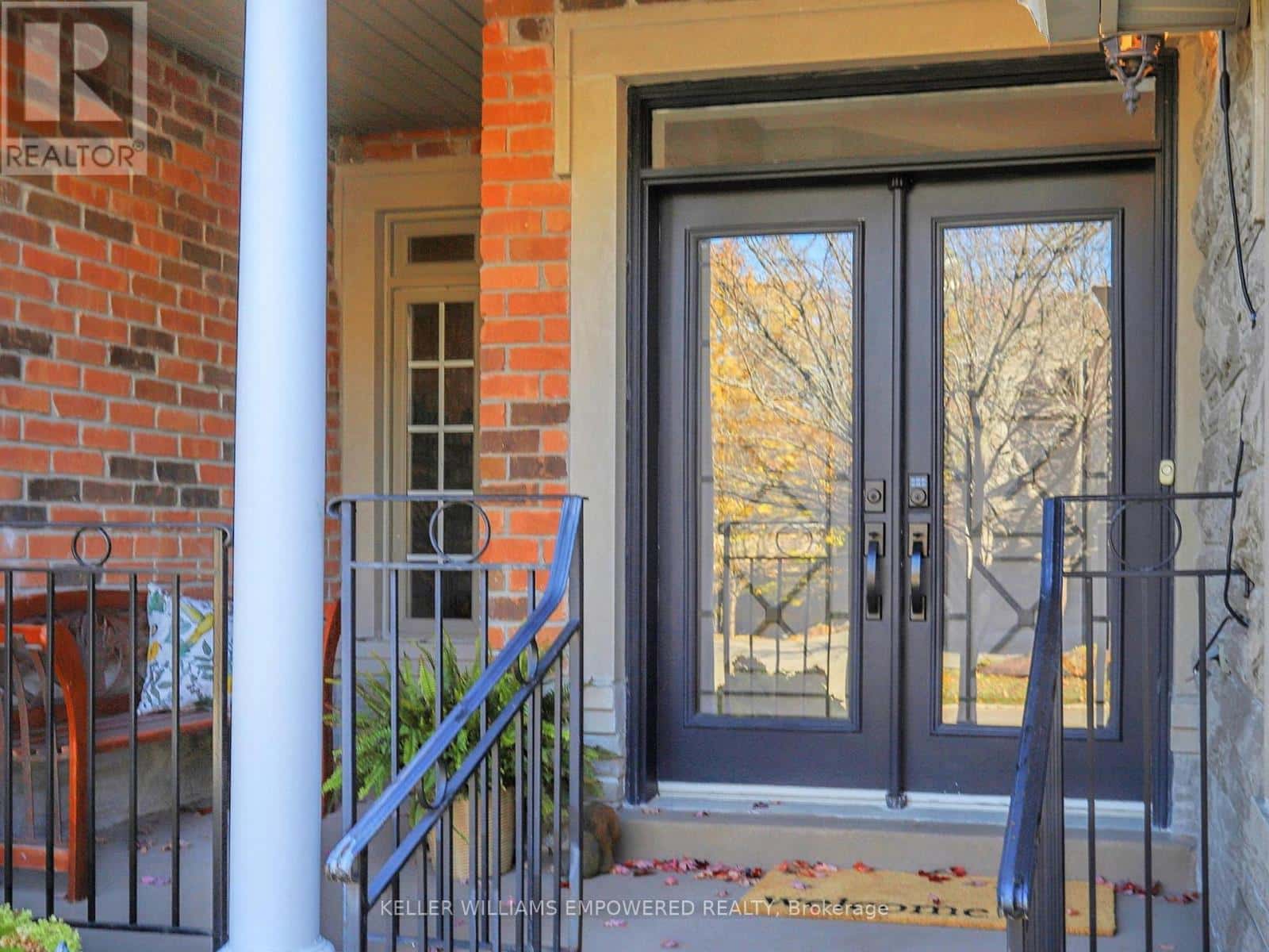 37 TUCKER COURT — Aurora (Aurora Estates), Ontario - Photo 2 of 32