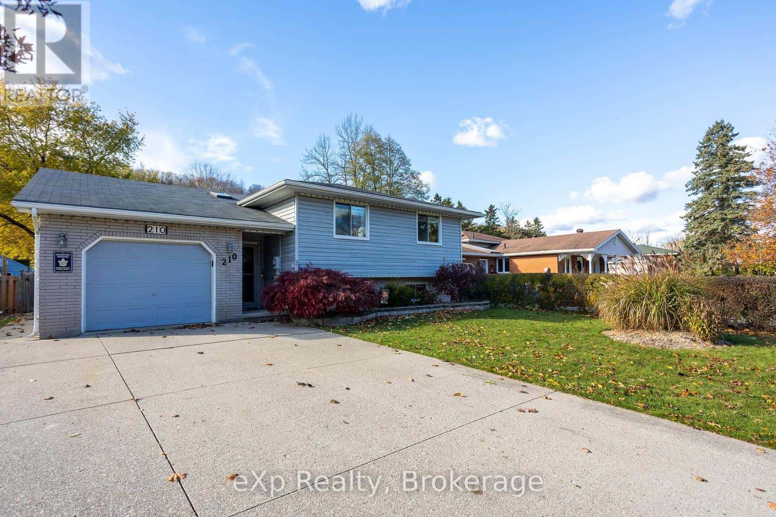 210 5TH A AVENUE W — Owen Sound, Ontario - Photo 2 of 41