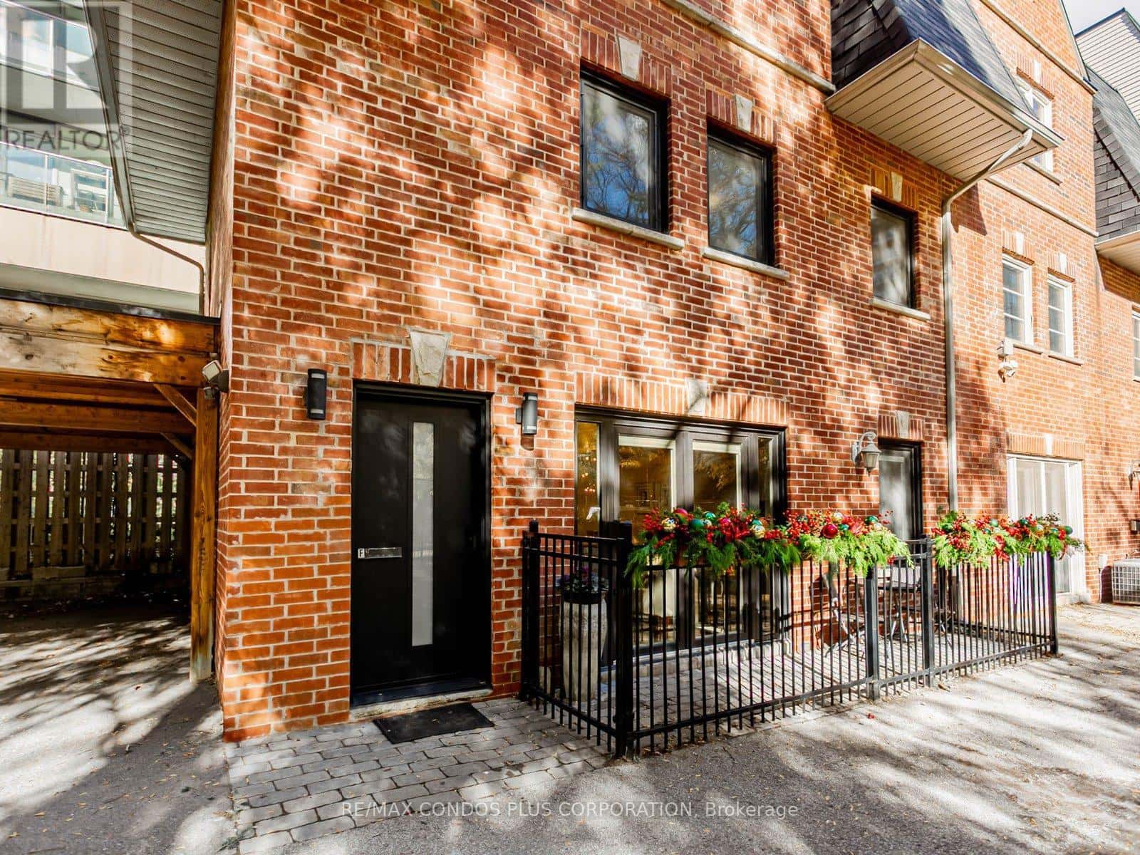 F - 346 JARVIS STREET — Toronto (Church-Yonge Corridor), Ontario - Photo 3 of 39