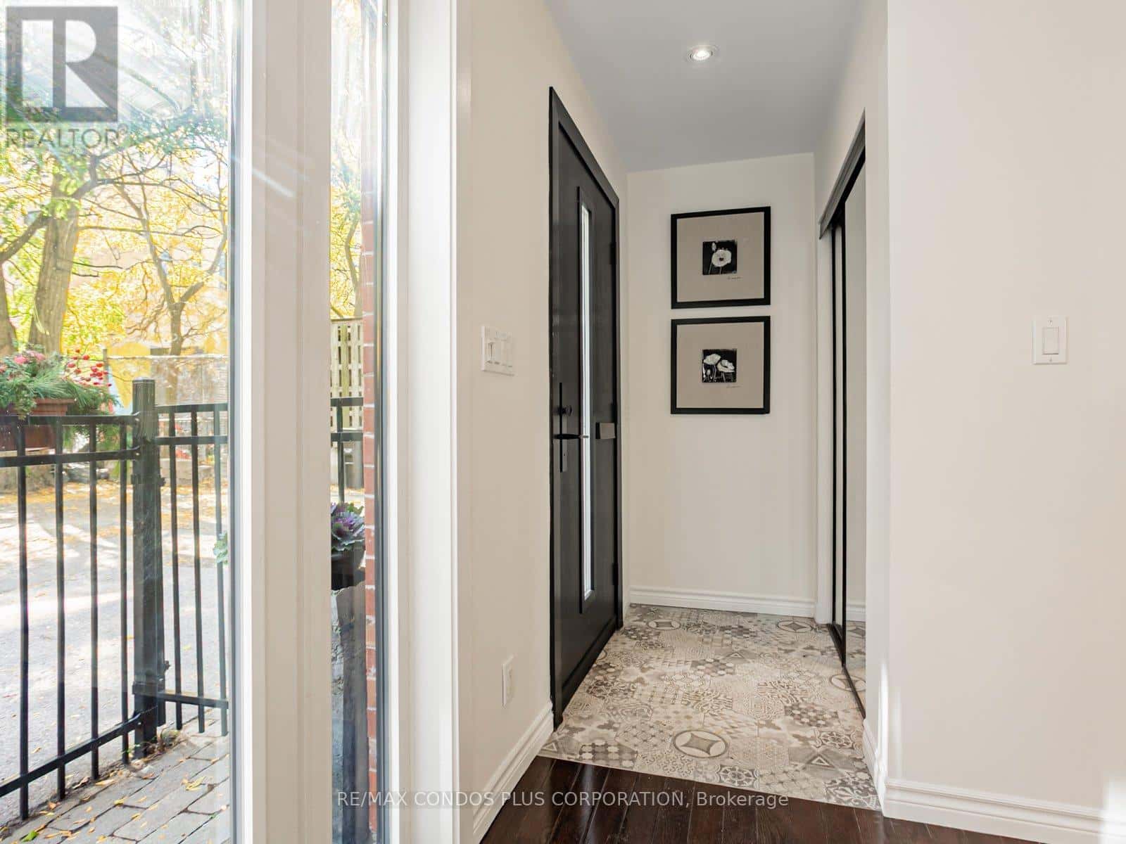 F - 346 JARVIS STREET — Toronto (Church-Yonge Corridor), Ontario - Photo 4 of 39