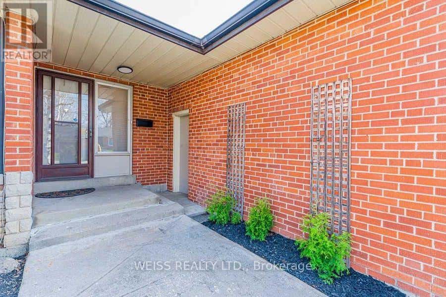 3 ACTON AVENUE — Toronto (Bathurst Manor), Ontario - Photo 4 of 24