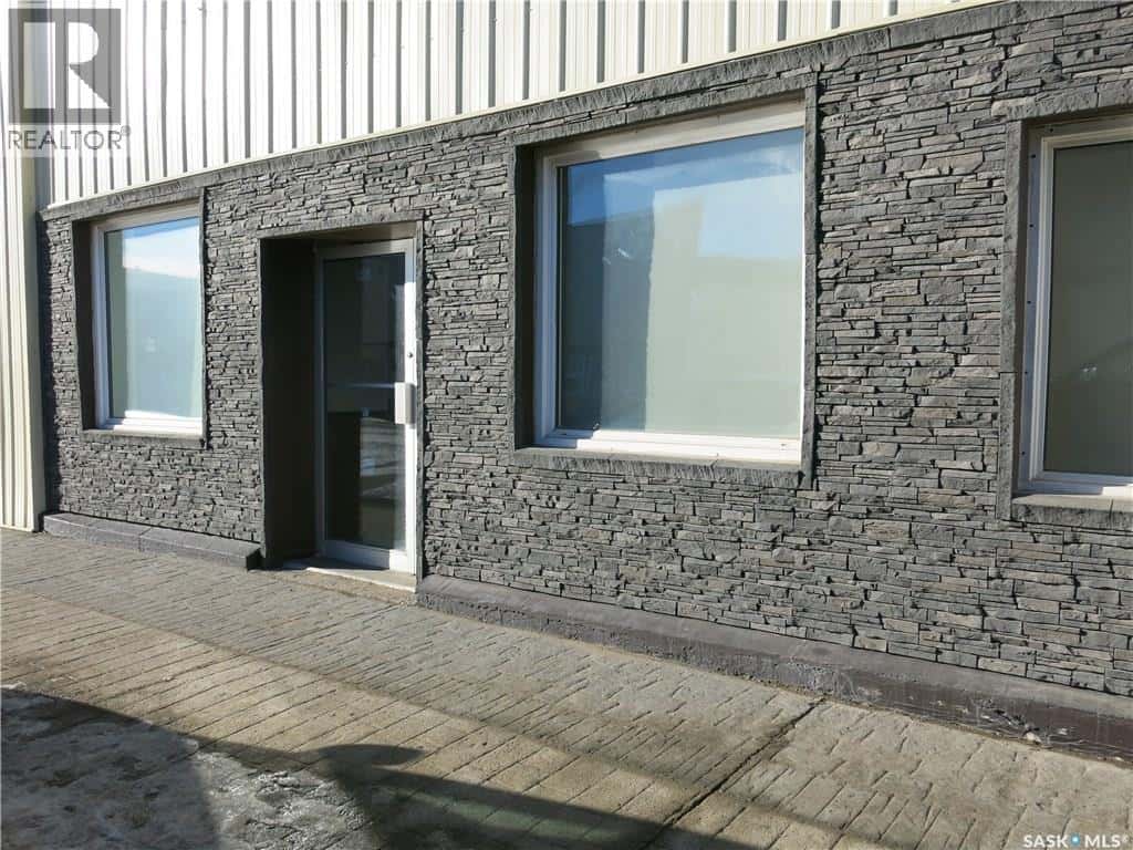 608 Main STREET — Moosomin, Saskatchewan - Photo 2 of 24