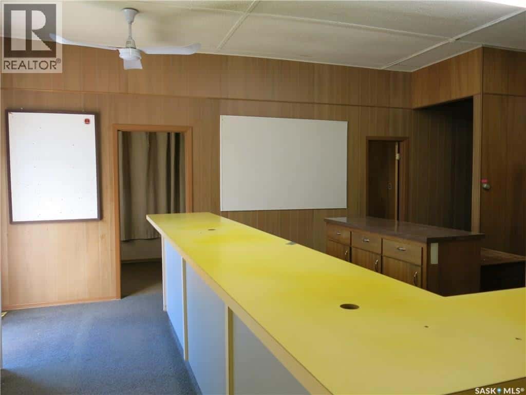 608 Main STREET — Moosomin, Saskatchewan - Photo 3 of 24