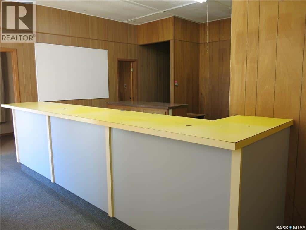 608 Main STREET — Moosomin, Saskatchewan - Photo 4 of 24